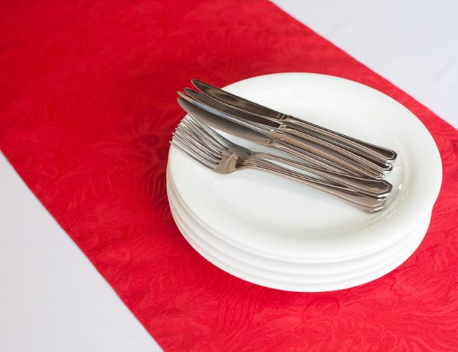 Caminho de mesa adamascado vermelho