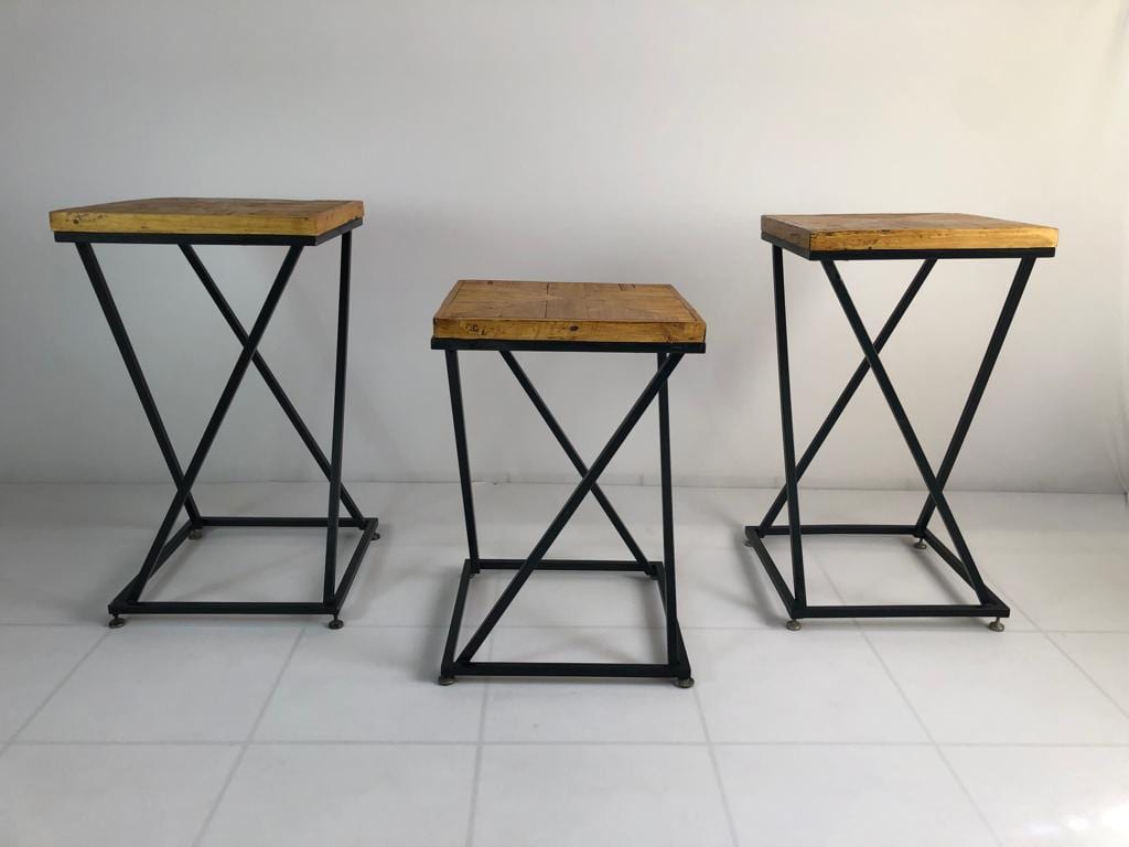 Conjunto de mesas laterais