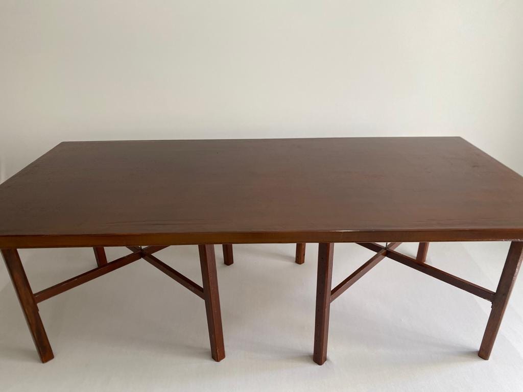 Mesa de madeira retangular