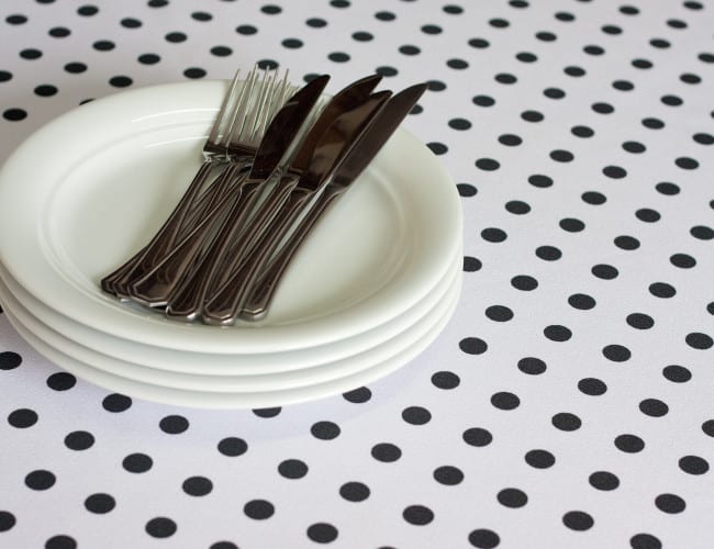 Cobre mancha oxford poá branco/preto